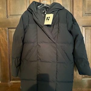 Frank and Oak Hygge Puffer Coat in Black, Size S